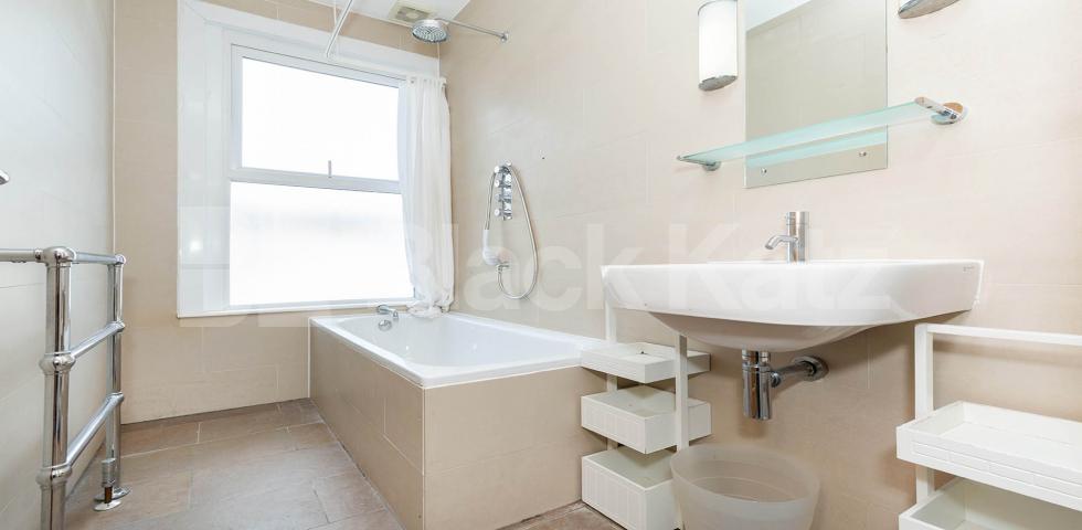 			6 Bedroom, 3 bath, 2 reception House			 Duckett Road, HARRINGAY - HORNSEY